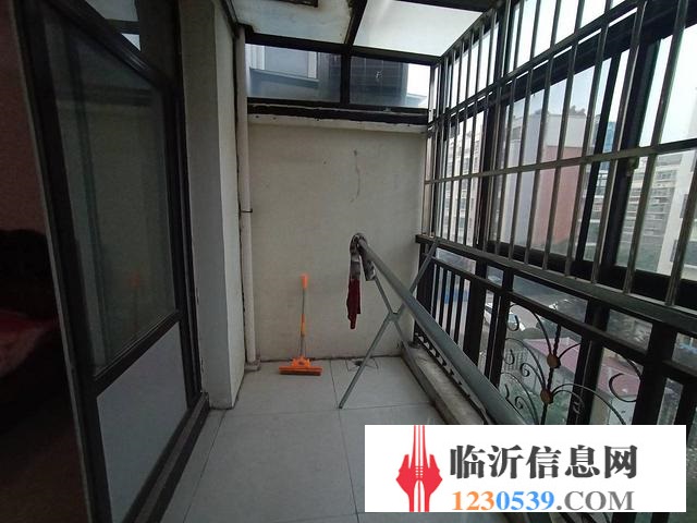 凤凰城 精装 市政供暖 带车库 双卫 好楼层