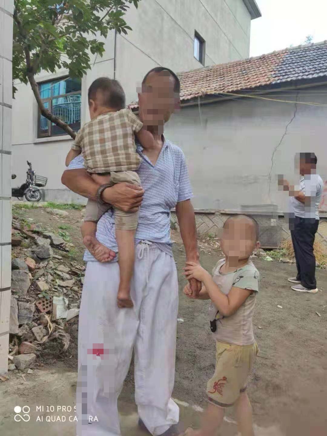 男子与智障女子生9娃引关注,镇政府:8个孩子已落户,积极做当事人节育工作,男子表示不再生