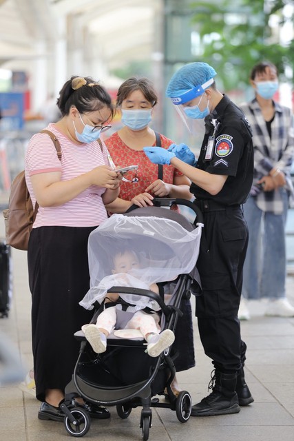 临沂疫情防控:小区实行封闭式管理,只留一个出入口,设置监测点