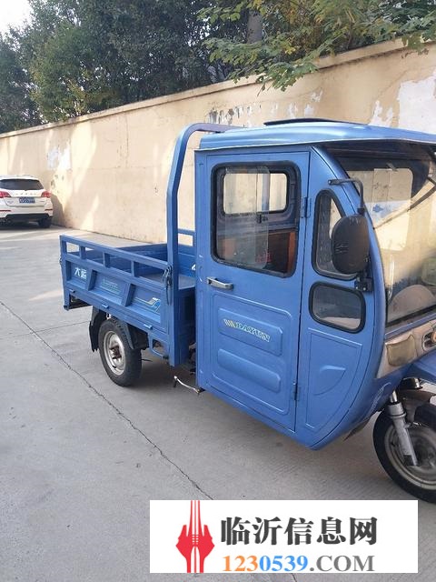 大运汽油三轮车