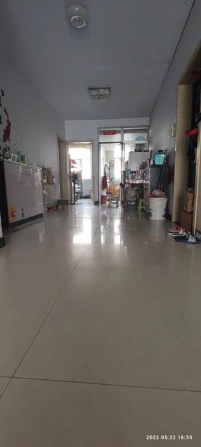 三楼。南北通透，三室两厅