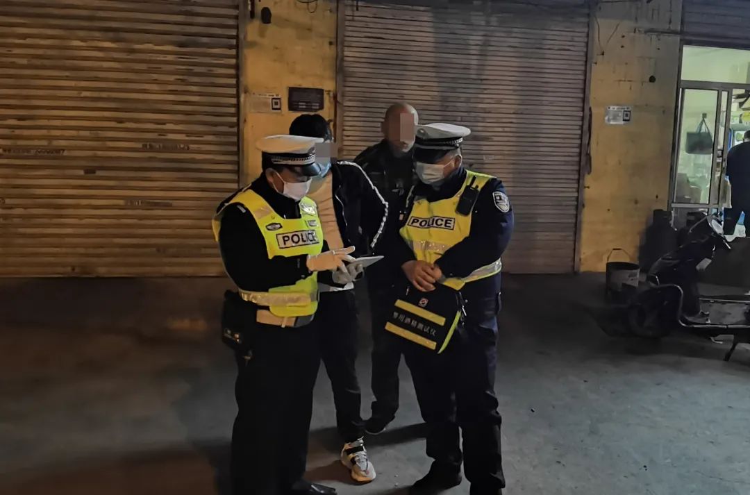 凌晨,临沂男子饭店聚餐与邻桌客人吵架,饭后酒驾被对方举报