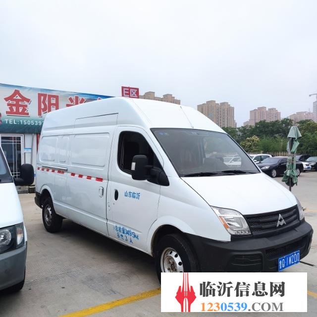 上汽大通V80三座货运版