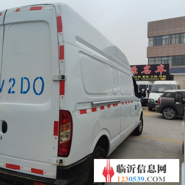 上汽大通V80三座货运版