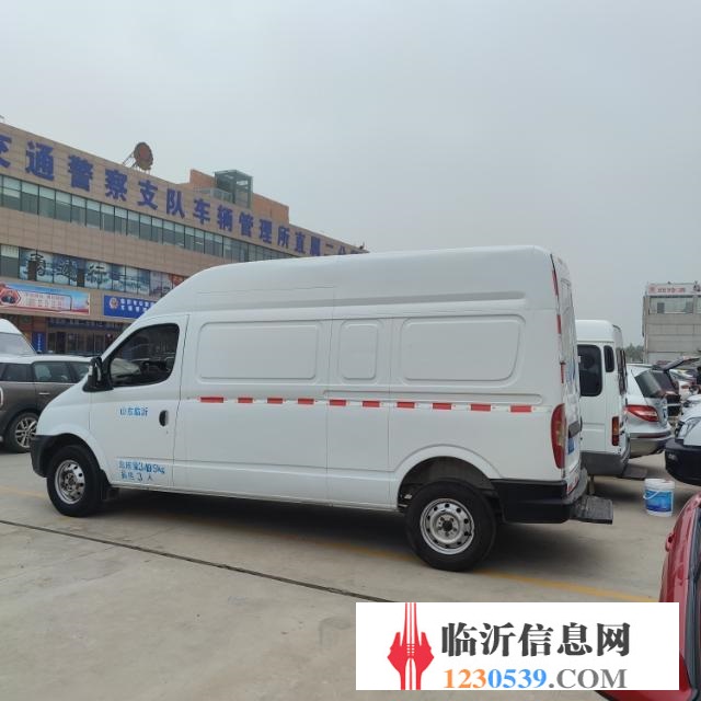 上汽大通V80三座货运版