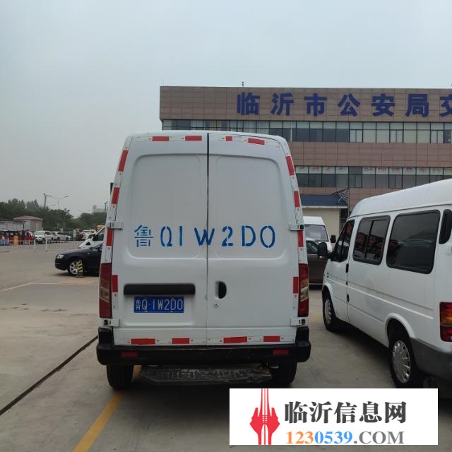 上汽大通V80三座货运版