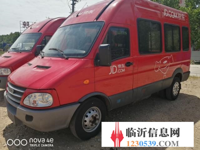 低转依维柯宝迪加长中型10座客车
