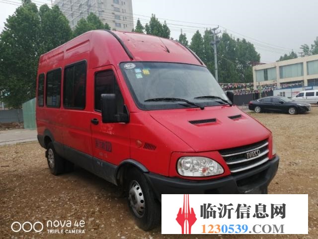 低转依维柯宝迪加长中型10座客车