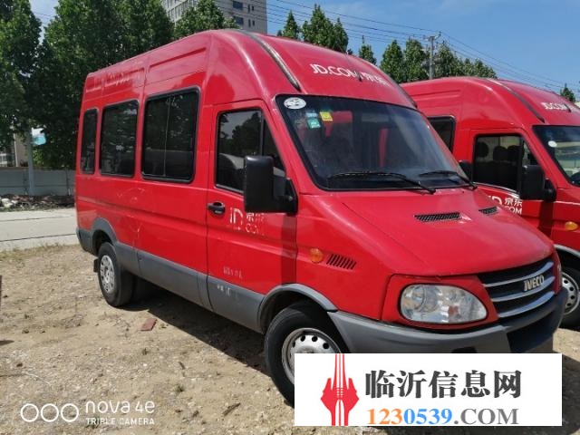 低转依维柯宝迪加长中型10座客车