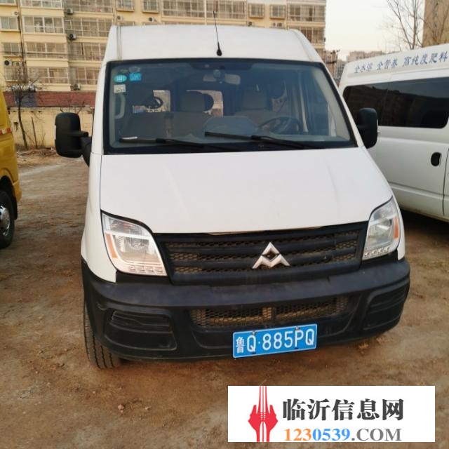 急转多辆商务大面包车