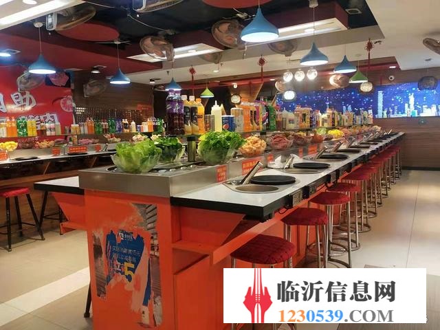 百丽广场  每天营业额3000元以上 旋转火锅