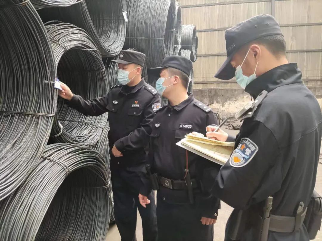 意想不到!这个嫌疑人把手伸向了公厕