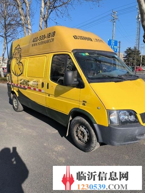急转多台大面包车