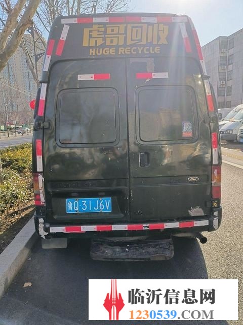 急转多台大面包车