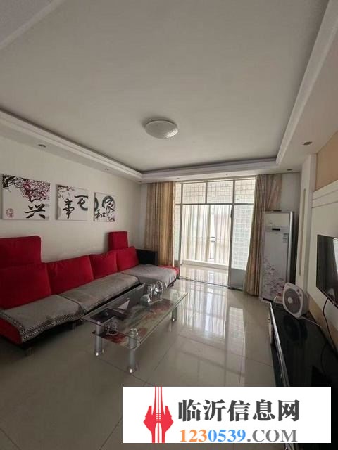 精装修婚房+车库，整体出租，自己房子，无中介费，诚信交友。