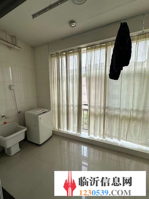 精装修婚房+车库，整体出租，自己房子，无中介费，诚信交友。